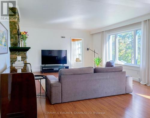 426 Probyn Street, Temiskaming Shores, ON - Indoor Photo Showing Living Room