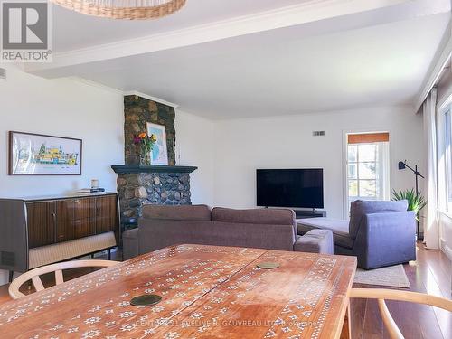 426 Probyn Street, Temiskaming Shores, ON - Indoor Photo Showing Living Room