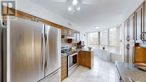 1504 - 3605 Kariya Drive, Mississauga, ON - Indoor Photo Showing Kitchen