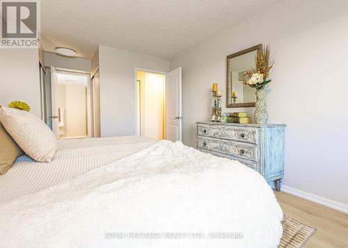 501 - 712 Rossland Road W, Whitby, ON - Indoor Photo Showing Bedroom