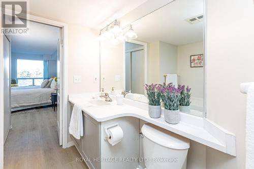 501 - 712 Rossland Road W, Whitby, ON - Indoor Photo Showing Bathroom