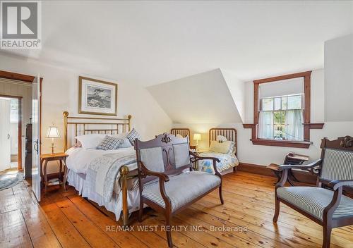 219 Bayshore Road W, Innisfil, ON - Indoor Photo Showing Bedroom