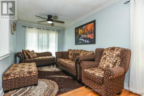 30 Fairhill Avenue, Brampton, ON - Indoor Photo Showing Living Room