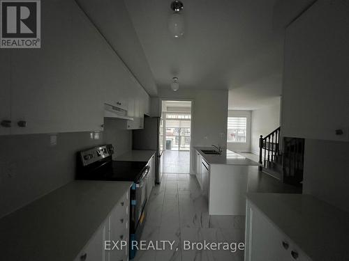 121 Tennant Circle, Vaughan, ON - Indoor Photo Showing Kitchen