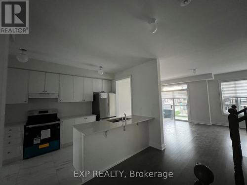 121 Tennant Circle, Vaughan, ON - Indoor Photo Showing Kitchen