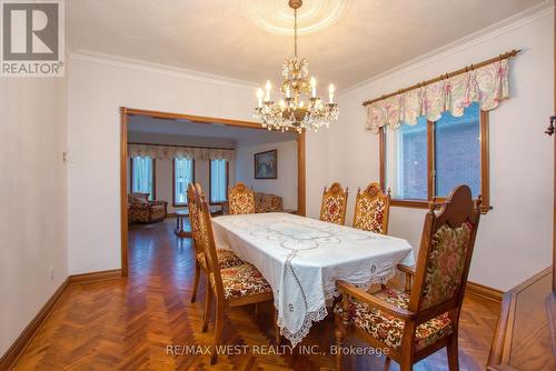 96 May Avenue, Richmond Hill, ON - Indoor Photo Showing Dining Room