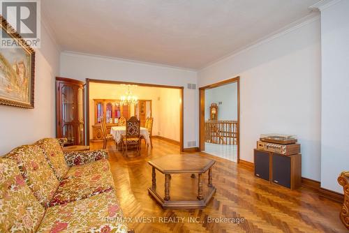 96 May Avenue, Richmond Hill, ON - Indoor Photo Showing Living Room