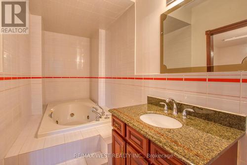 96 May Avenue, Richmond Hill, ON - Indoor Photo Showing Bathroom