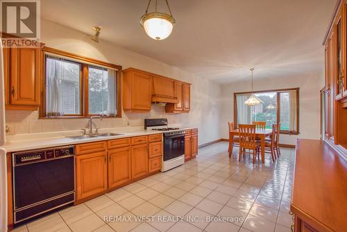 96 May Avenue, Richmond Hill, ON - Indoor Photo Showing Kitchen With Double Sink