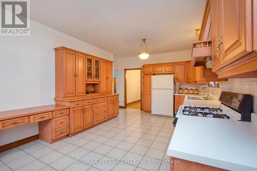 96 May Avenue, Richmond Hill, ON - Indoor Photo Showing Kitchen