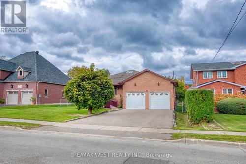 96 May Avenue, Richmond Hill, ON - Outdoor With Facade