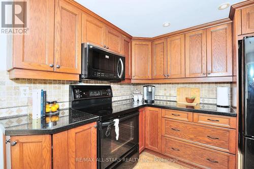 26 Hastings Drive, Markham, ON - Indoor Photo Showing Kitchen