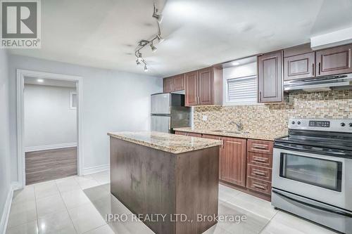 26 Joycelyn Drive, Mississauga, ON - Indoor Photo Showing Kitchen With Upgraded Kitchen