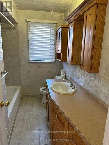 447 Pinegrove Road, Oakville, ON - Indoor Photo Showing Bathroom