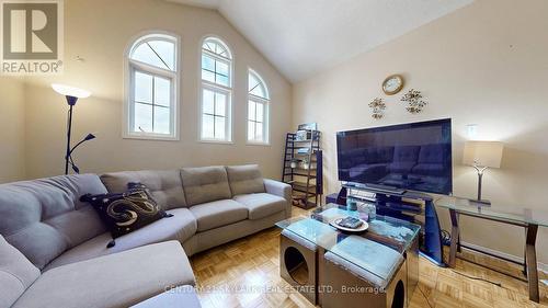 6155 Snowy Owl Crescent, Mississauga, ON - Indoor Photo Showing Living Room