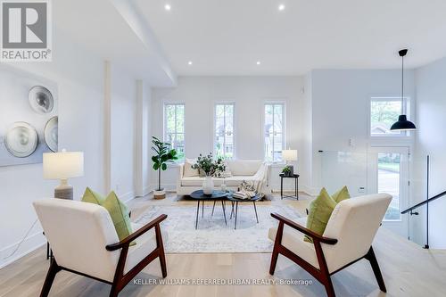 43 Benson Avenue, Mississauga, ON - Indoor Photo Showing Living Room