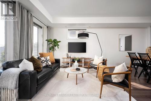 22 - 120 Twenty Fourth Street, Toronto, ON - Indoor Photo Showing Living Room