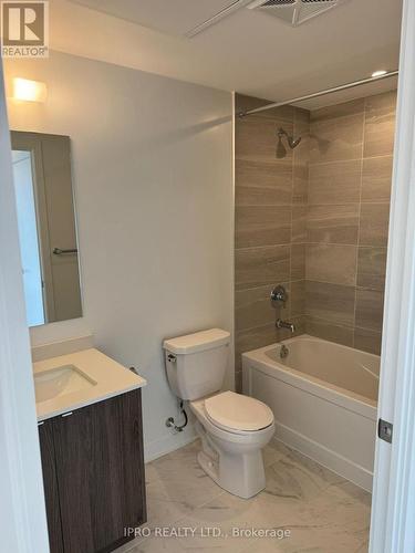 204 - 1440 Clarriage Court, Milton, ON - Indoor Photo Showing Bathroom