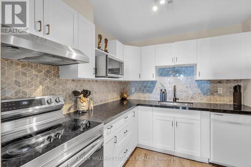 1701 - 145 Hillcrest Avenue, Mississauga, ON - Indoor Photo Showing Kitchen With Upgraded Kitchen