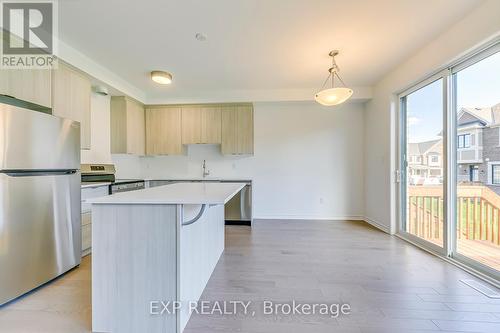 1252 Wheat Boom Drive, Oakville, ON - Indoor Photo Showing Kitchen