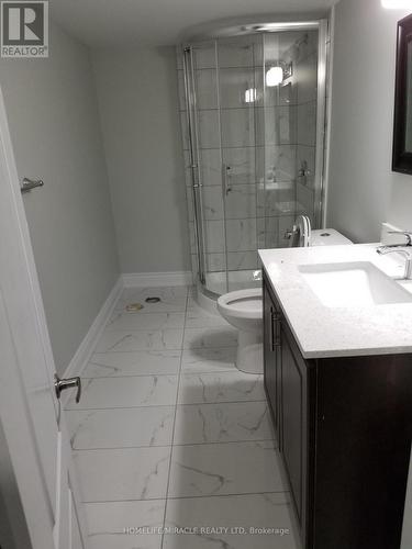 868 Oasis Drive N, Mississauga, ON - Indoor Photo Showing Bathroom