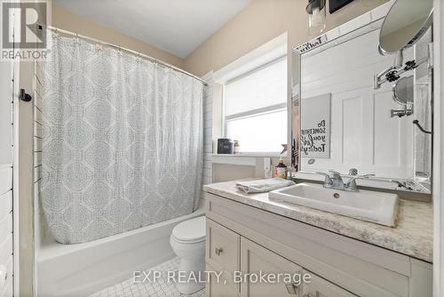 251 King Street, Quinte West, ON - Indoor Photo Showing Bathroom