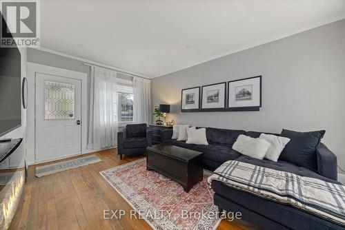 251 King Street, Quinte West, ON - Indoor Photo Showing Living Room