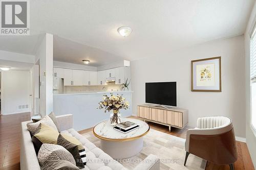 269 - 60 Barondale Drive, Mississauga, ON - Indoor Photo Showing Living Room