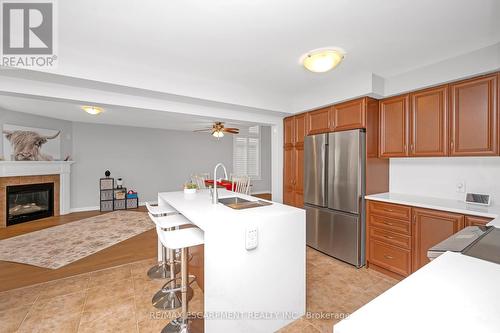 44 Pelech Crescent, Hamilton, ON - Indoor Photo Showing Kitchen With Double Sink