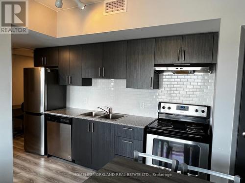 G613 - 275 Larch Street, Waterloo, ON - Indoor Photo Showing Kitchen With Double Sink With Upgraded Kitchen