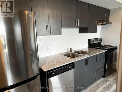 G613 - 275 Larch Street, Waterloo, ON - Indoor Photo Showing Kitchen With Double Sink With Upgraded Kitchen