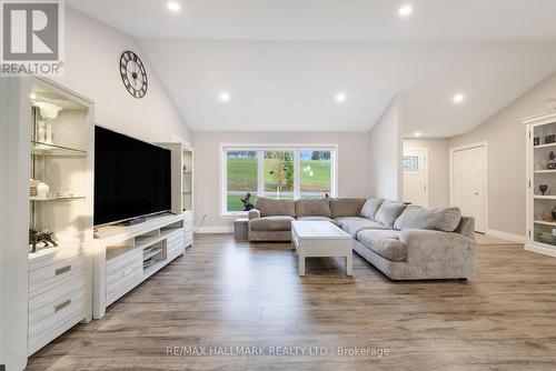 1557 Frankford Stirling Road, Quinte West, ON - Indoor Photo Showing Living Room