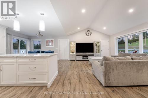 1557 Frankford Stirling Road, Quinte West, ON - Indoor Photo Showing Living Room