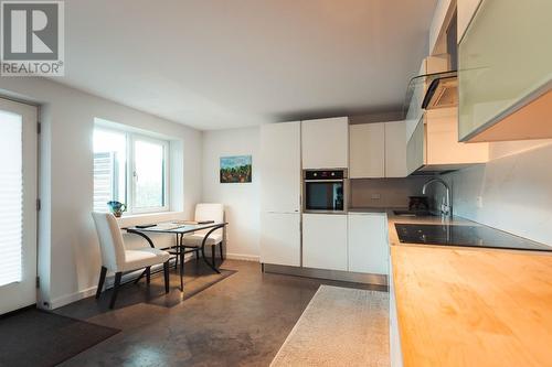 988  3A Highway, Nelson, BC - Indoor Photo Showing Kitchen