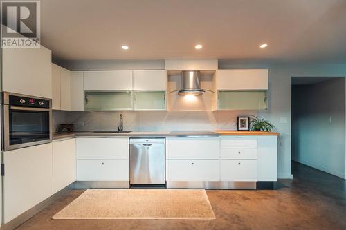 988  3A Highway, Nelson, BC - Indoor Photo Showing Kitchen