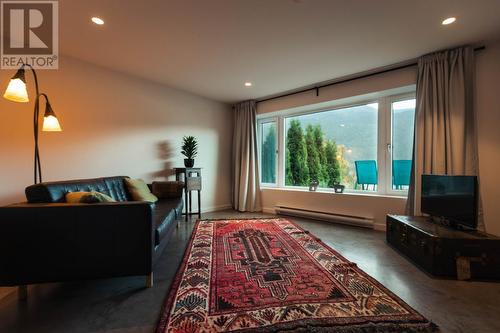 988  3A Highway, Nelson, BC - Indoor