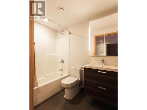 988  3A Highway, Nelson, BC - Indoor Photo Showing Bathroom