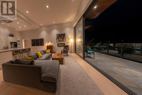 988  3A Highway, Nelson, BC - Indoor Photo Showing Living Room