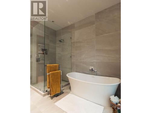 988  3A Highway, Nelson, BC - Indoor Photo Showing Bathroom