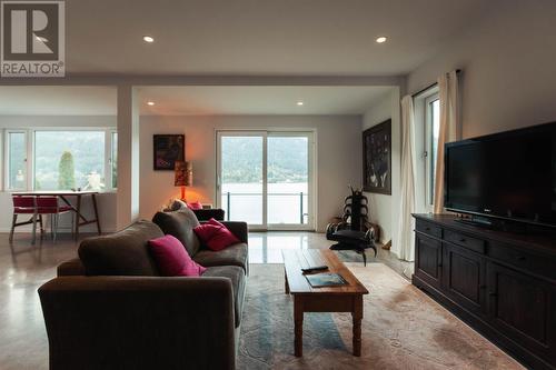 988  3A Highway, Nelson, BC - Indoor Photo Showing Living Room