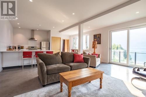 988  3A Highway, Nelson, BC - Indoor Photo Showing Living Room