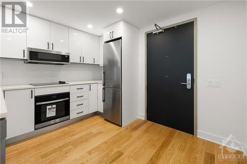 180 George Street Unit#1405, Ottawa, ON - Indoor Photo Showing Kitchen