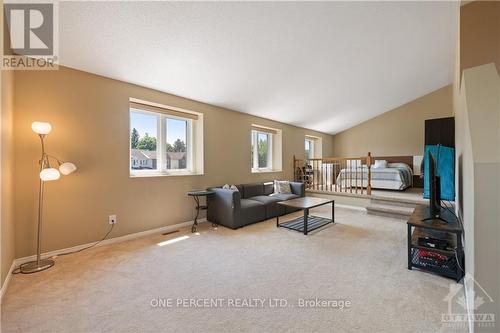 58 Townsend Drive, Ottawa, ON - Indoor Photo Showing Living Room