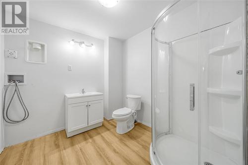 360 Campbell Street, Sarnia, ON - Indoor Photo Showing Bathroom