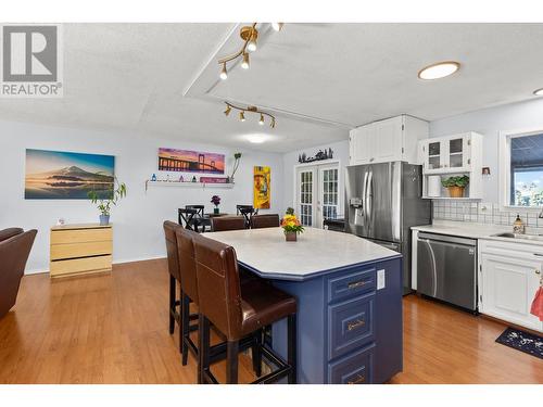 310 Pearson Road, Kelowna, BC - Indoor Photo Showing Kitchen