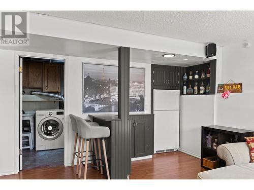 310 Pearson Road, Kelowna, BC - Indoor Photo Showing Laundry Room