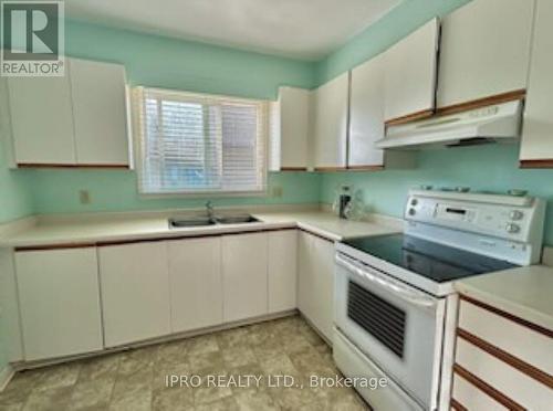 24 - 65 Dorchester Boulevard, St. Catharines, ON - Indoor Photo Showing Kitchen With Double Sink