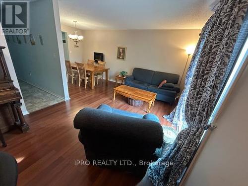 24 - 65 Dorchester Boulevard, St. Catharines, ON - Indoor Photo Showing Living Room