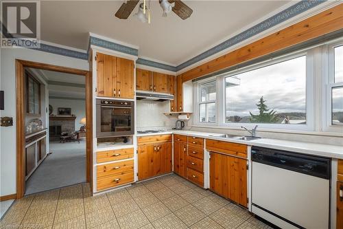 2645 3Rd Avenue W, Owen Sound, ON - Indoor Photo Showing Kitchen