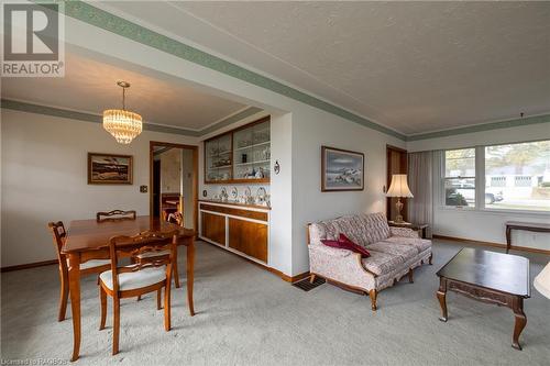 2645 3Rd Avenue W, Owen Sound, ON - Indoor Photo Showing Living Room